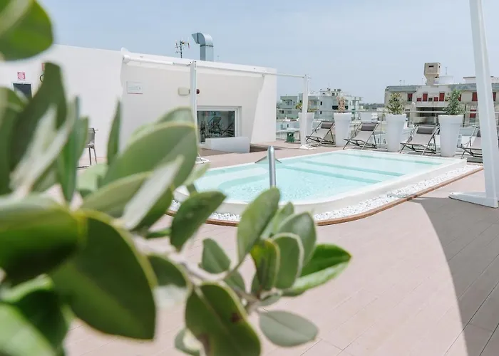 M&F Hotel